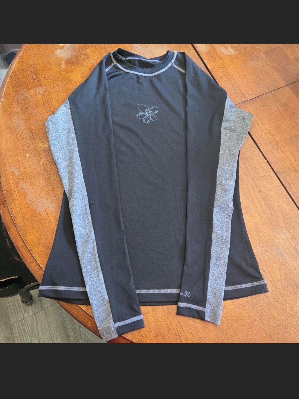 burnside Black and Gray Long Sleeve Women's Swim Tee